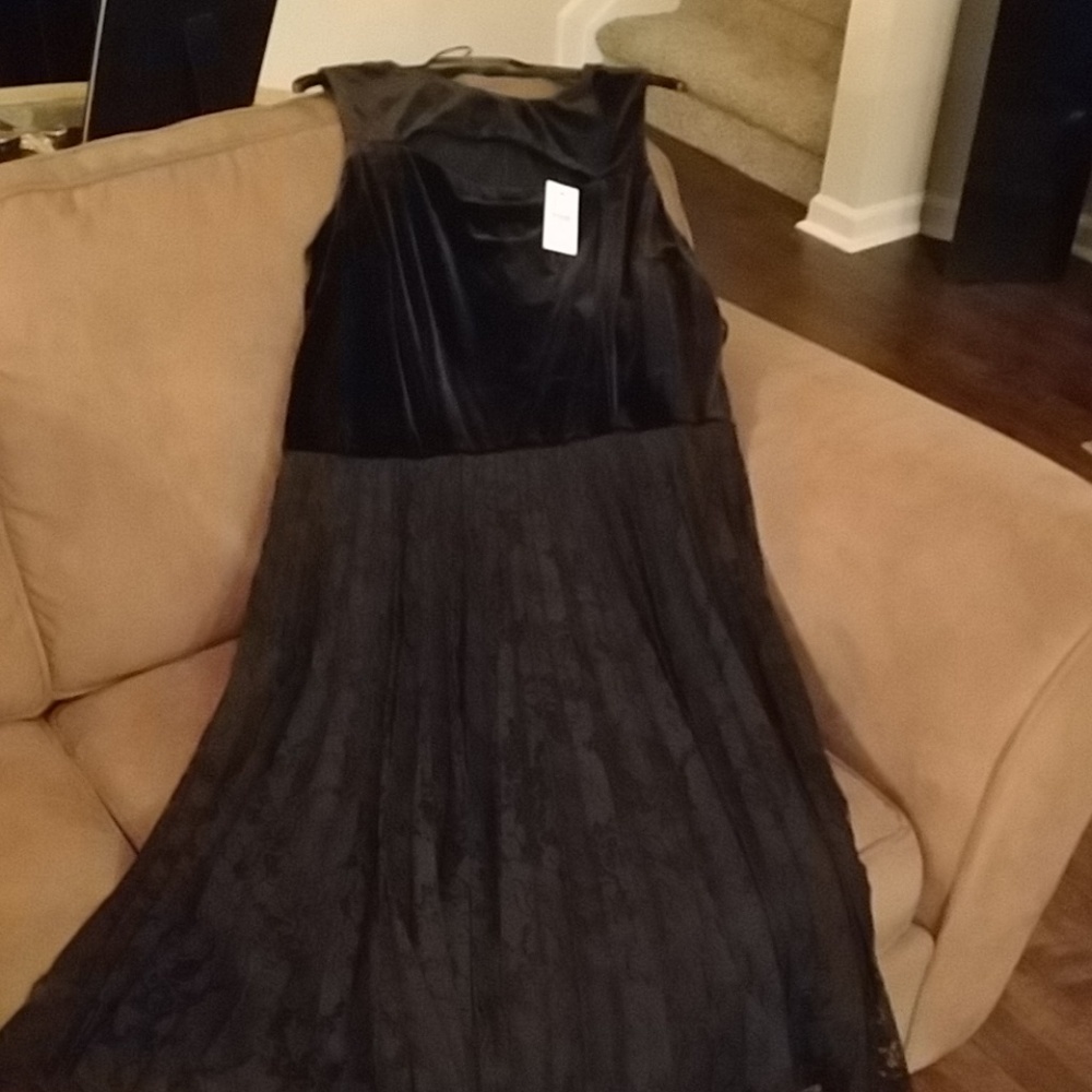 Lb blk velvet top/lace bottom.dress sz20NWT